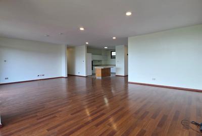 3 Bed Apartment with En Suite in Parklands - 4