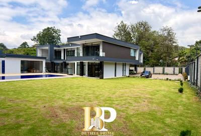 5 Bed Villa with En Suite in Nyari