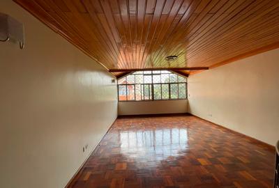 4 Bed Apartment with En Suite in Riverside