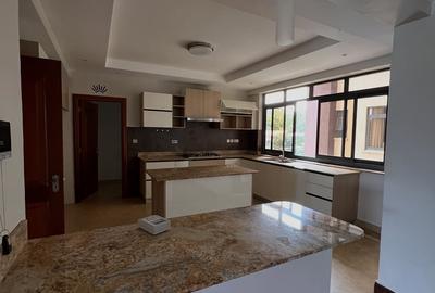 4 Bed Apartment with En Suite at Riverside Drive - 3
