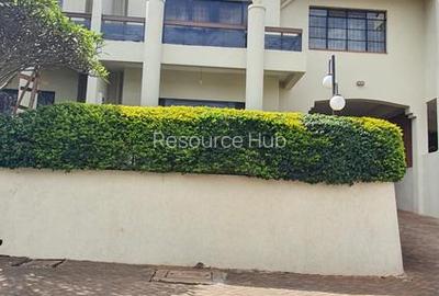 4 Bed Townhouse with En Suite in Spring Valley