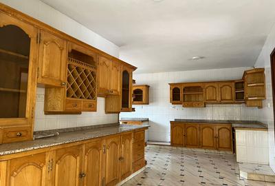 5 Bed House with En Suite in Nyari - 4