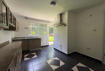 5 Bed House with En Suite in Nyari - 3