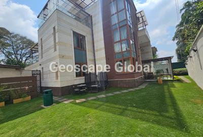 6 Bed House with En Suite in Lavington
