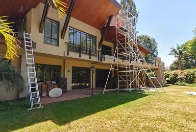 5 Bed Villa with En Suite in Lake View