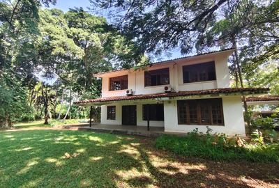 5 Bed House with En Suite at Greenwood Drive - 2