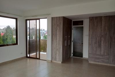 4 Bed Townhouse with Garden at Links Road - 4