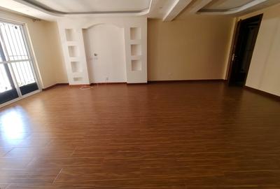 3 Bed Apartment with En Suite in Riverside - 3
