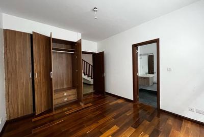 5 Bed Townhouse with En Suite in Lavington - 2