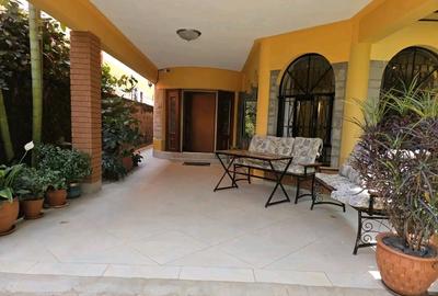 4 Bed House with En Suite in Spring Valley - 2