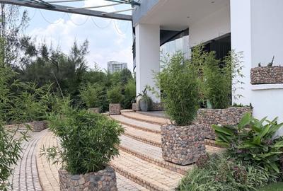 2 Bed Apartment with En Suite in Rhapta Road