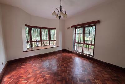 5 Bed House with En Suite in Runda - 2