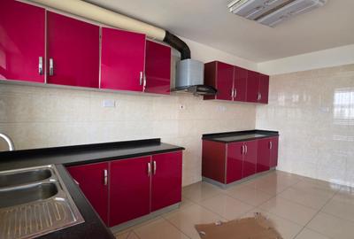 3 Bed Apartment with En Suite in Lavington - 4