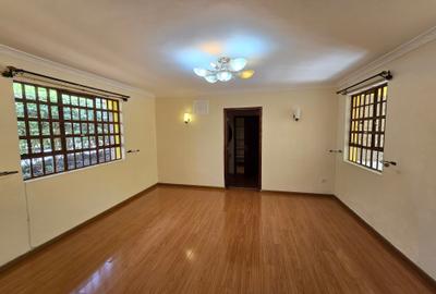 4 Bed House with En Suite in Runda - 2