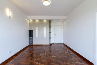 3 Bed Apartment with En Suite at Othaya Road - 4
