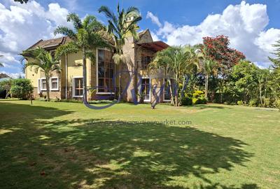 5 Bed House with En Suite in Runda