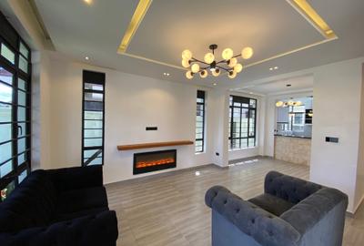 4 Bed House with En Suite in Membley - 2