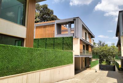 5 Bed Townhouse with En Suite in Lavington - 2