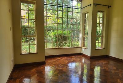 5 Bed House with En Suite in Rosslyn - 2