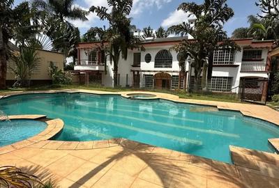 6 Bed Villa with En Suite in Nyari