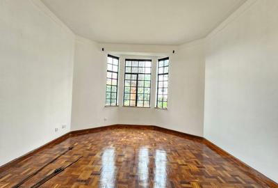 4 Bed House with En Suite in Nyari - 4
