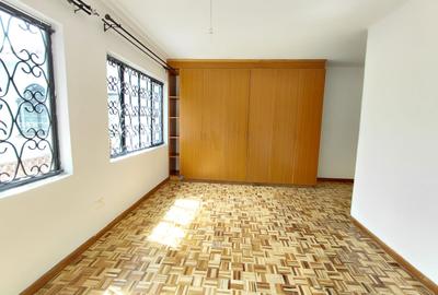 6 Bed House with En Suite in Nyari - 4
