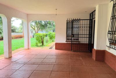 4 Bed Villa with En Suite in Hill View - 3