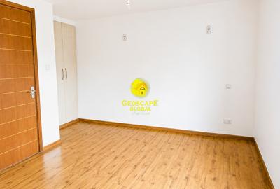 3 Bed Apartment with En Suite in Riverside - 4