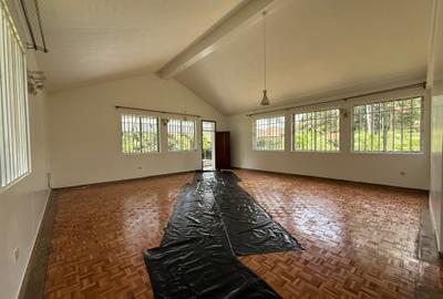 5 Bed House with En Suite in Nyari - 2