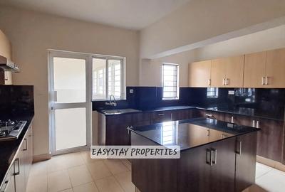 2 Bed Apartment with En Suite in Kilimani - 4