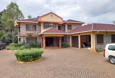 5 Bed House with En Suite at Flem Tree - 3