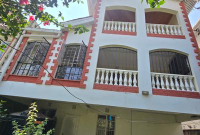 4 Bed Townhouse with En Suite at Lavington Mbaazi Road - 4
