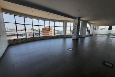 8,200 ft² Commercial Property with Lift at Enterprise Road