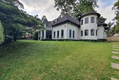 5 Bed Townhouse with En Suite in Lavington - 3