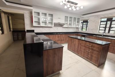 6 Bed House with En Suite at New Kitisuru - 3