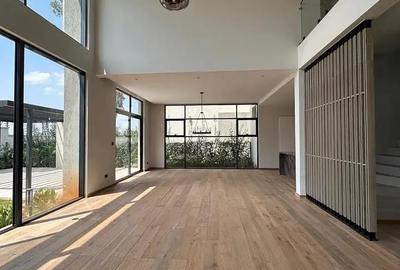 5 Bed Townhouse with En Suite in Runda - 4