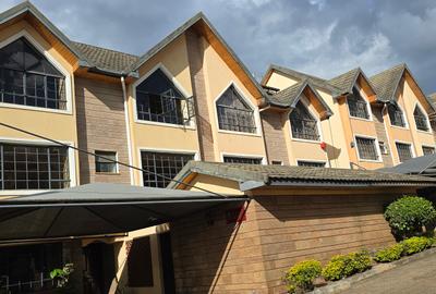 5 Bed Townhouse with En Suite at Lavington Green - 3