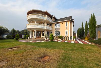 6 Bed House with En Suite in Runda - 4