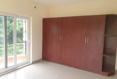 3 Bed Apartment with En Suite at Sea View Road - 4