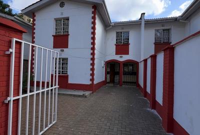 5 Bed Townhouse with En Suite in Lavington