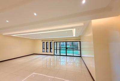 4 Bed Apartment with En Suite in Brookside - 3
