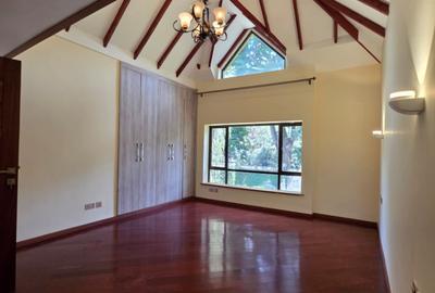 5 Bed Villa with En Suite in Lavington - 4