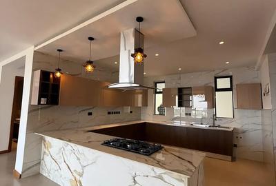 3 Bed Apartment with En Suite in Riverside - 2