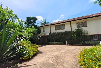 5 Bed House with Garden in Parklands