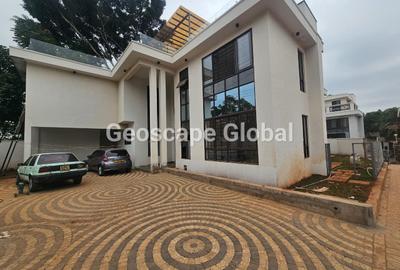 5 Bed House with En Suite in Spring Valley - 2