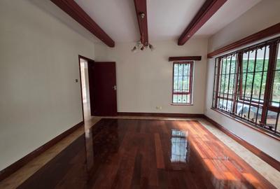 5 Bed House with En Suite in Runda - 4