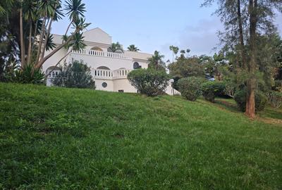 5 Bed House with En Suite in Nyari