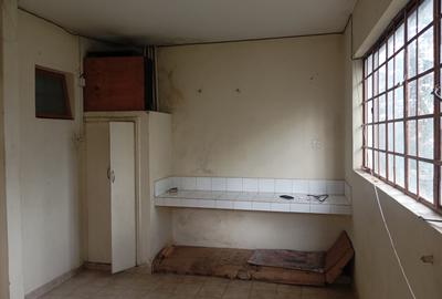 3 Bed Apartment with En Suite at Westlands Avenue - 4