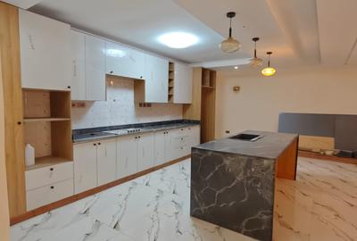 10 Bed House with En Suite in Karen - 4