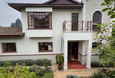 3 Bed Villa with En Suite at Redhill - 2